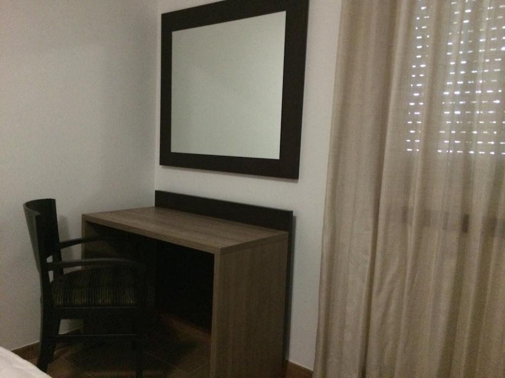 Hostal Eden A Revolta Rum bild